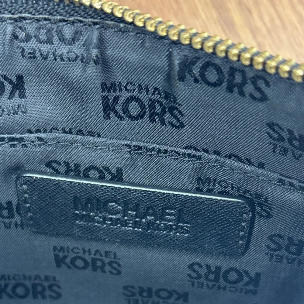 🔥🔥🔥Michael Kors Black Clutch with Gold Accents🔥🔥🔥